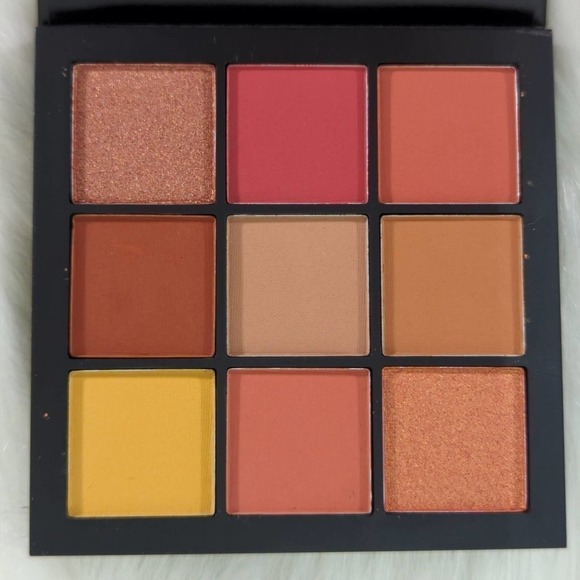 HUDA BEAUTY Coral Obsessions Palette in Coral - Picture 3 of 6